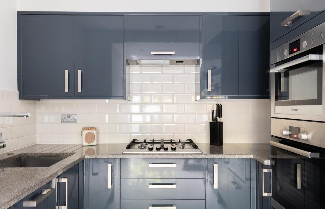 The Heart Of Shepherds Bush - Modern 2Bdr Apartment With Garden Лондон Екстер'єр фото
