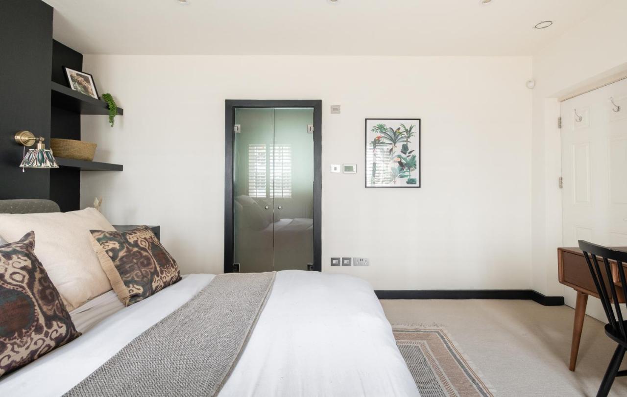 The Heart Of Shepherds Bush - Modern 2Bdr Apartment With Garden Лондон Екстер'єр фото
